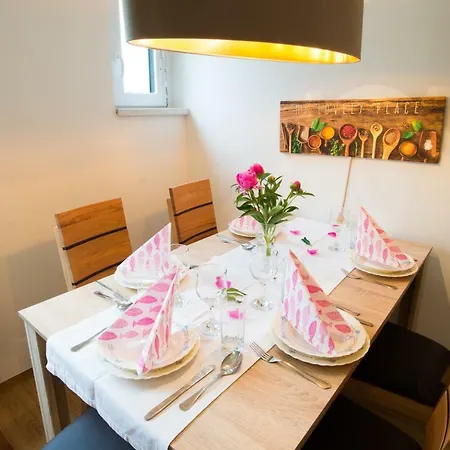 Apartma Ela * בלד