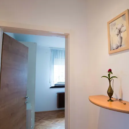 Apartma Ela *